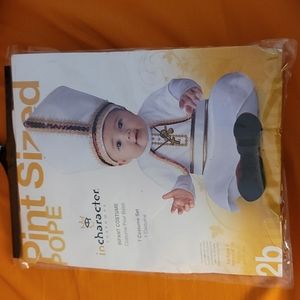 Pope costume for infants. Incharacter costumes. Size S 6-12 mos